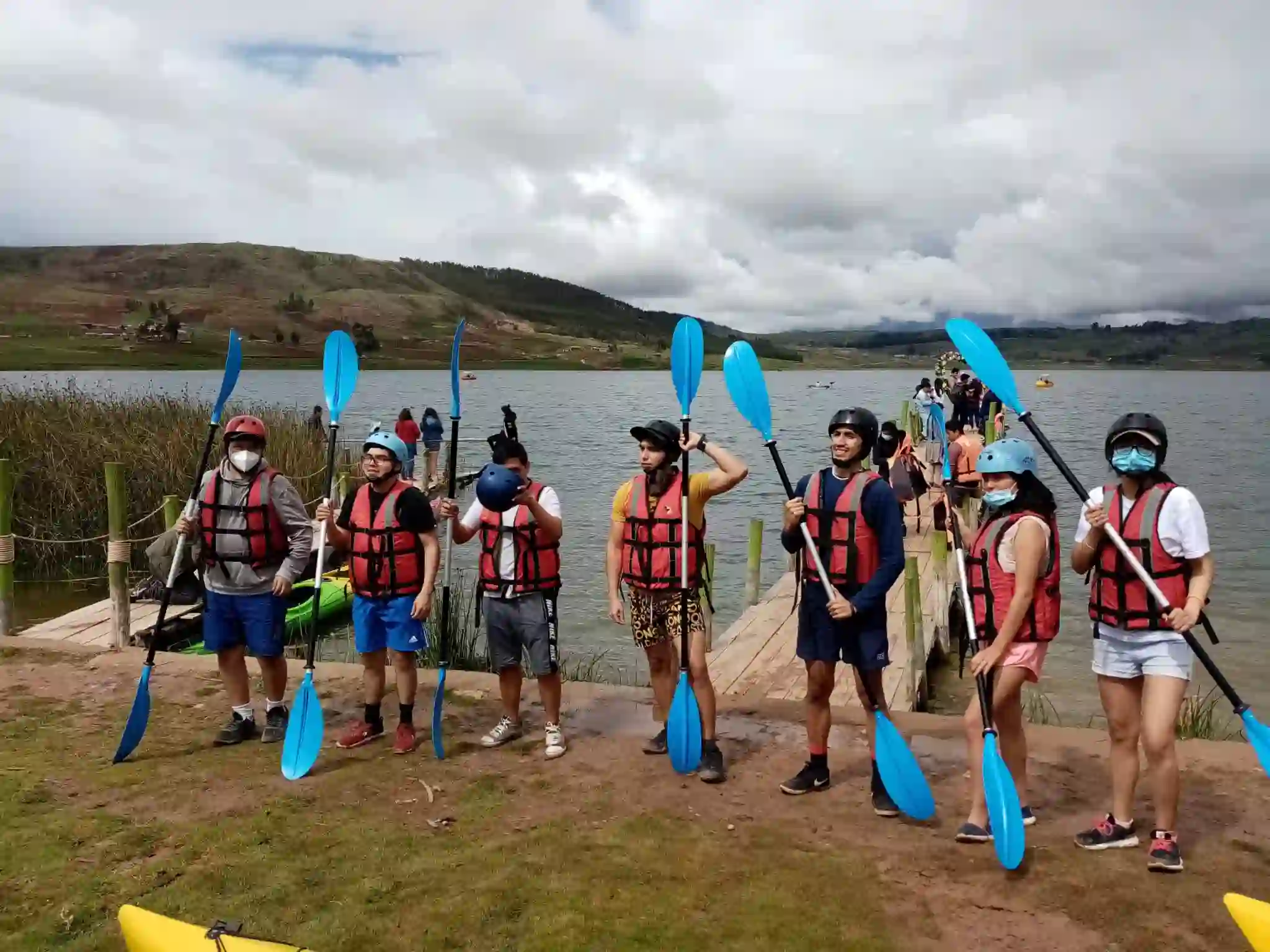 explora el mejor tour en kayak en laguna huaypo