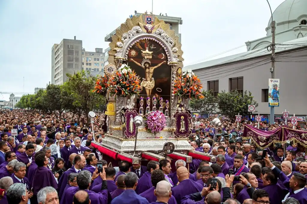 procesion del Señor de los Milagros 2025